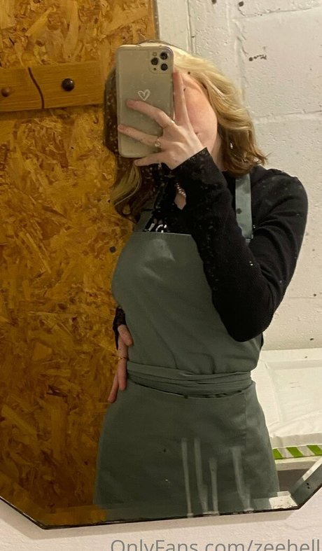 ZeeHell sexy star picture