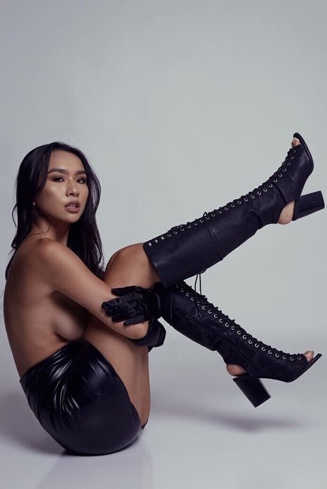 Onlyvix model sexy img