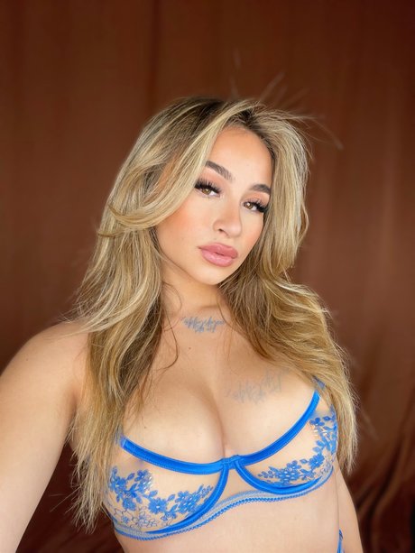 Goddess Skyee model nude pic