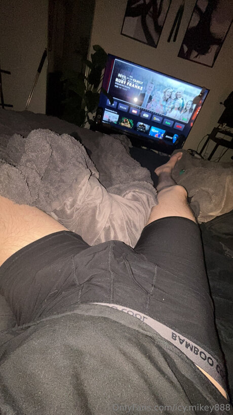 Icy Mikey888 model exclusive gallery