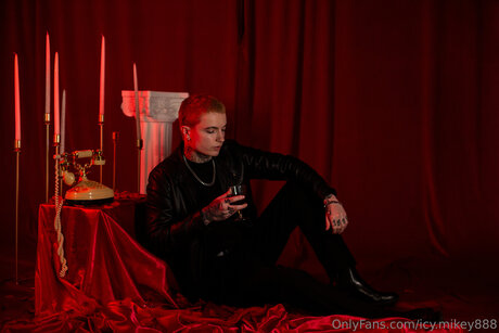 Icy Mikey888 model nude images