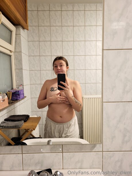 Ashley Dwm model top picture