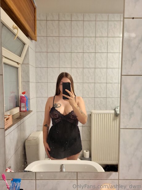 Ashley Dwm sexy model gallery