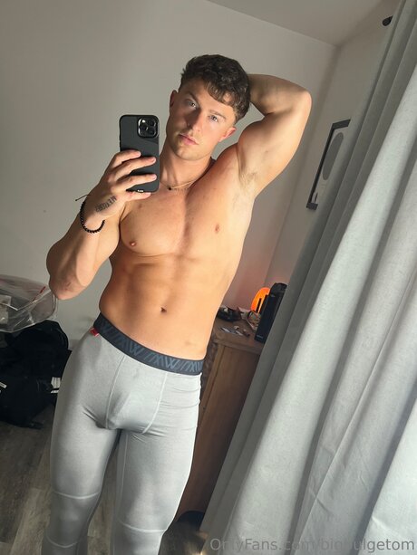 Bigbulgetom nudes model pics