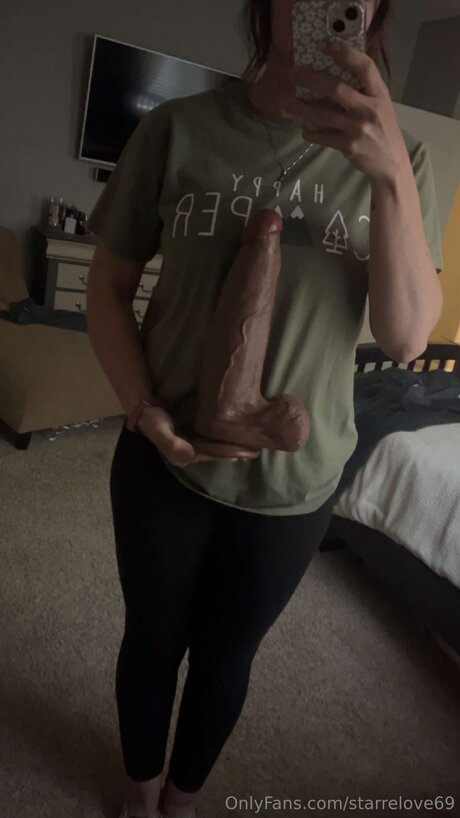 Starrelove69 model porn picture