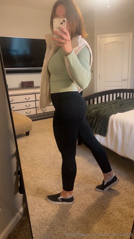 Starrelove69 model erotic photo