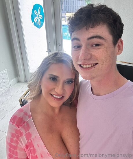 Melonymelonsvip free pornstar img