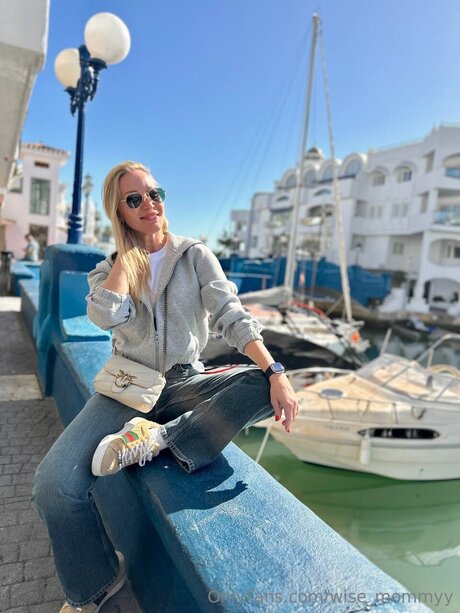 Wise Mommyy pornstar exclusive archive