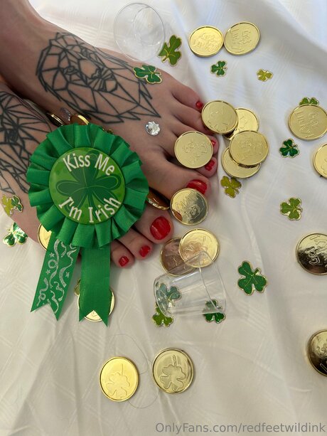 Redfeetwildink nude actress image