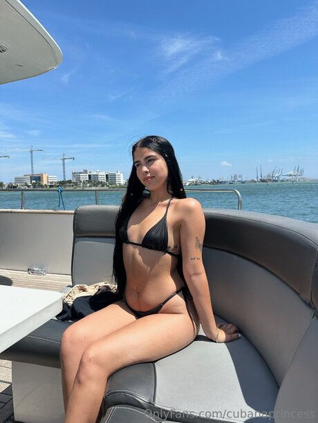 Cubanaprincess naked model image