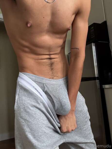 Enriquemudu model pretty image