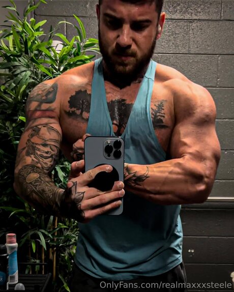 Realmaxxxsteele model pic