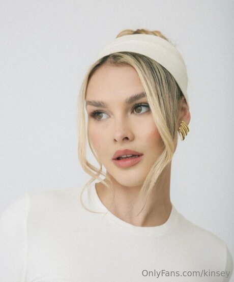 Officialkins pretty actress photo