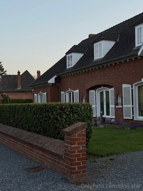 Olivi Star beautiful model pictures