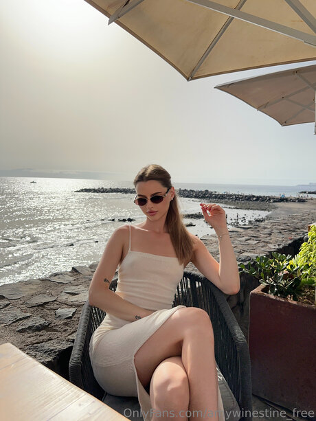 Amywinestine nude pornstar pictures