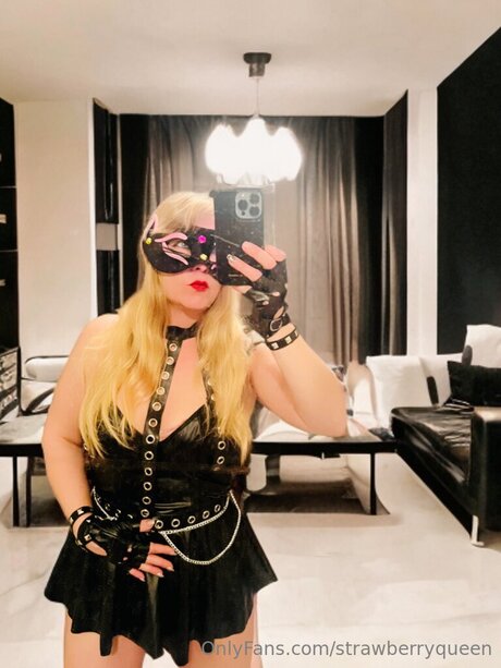 Strawberryqueen star naked pic