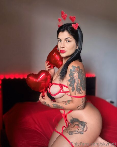 Skyhott nude model photos