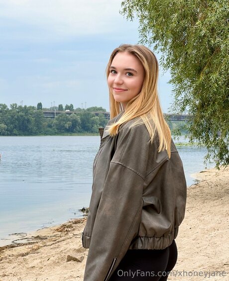 Xhoneyjane hd pornstar pics