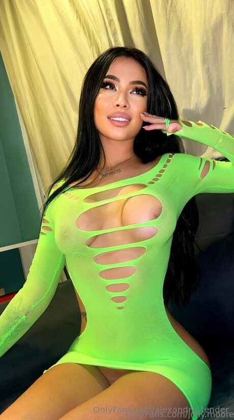 Alexandra Tender star exclusive galleries