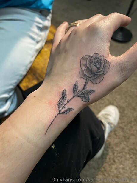 Katrynamaxxofficial sexy pornstar images