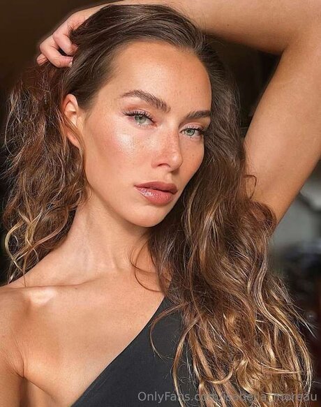 Isabella Moreau pornstar top pic