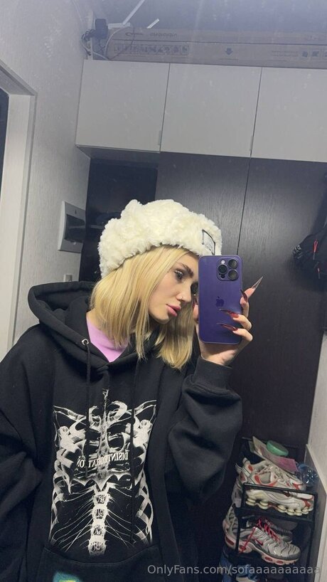 Sofaaaaaaaaaa model art picture