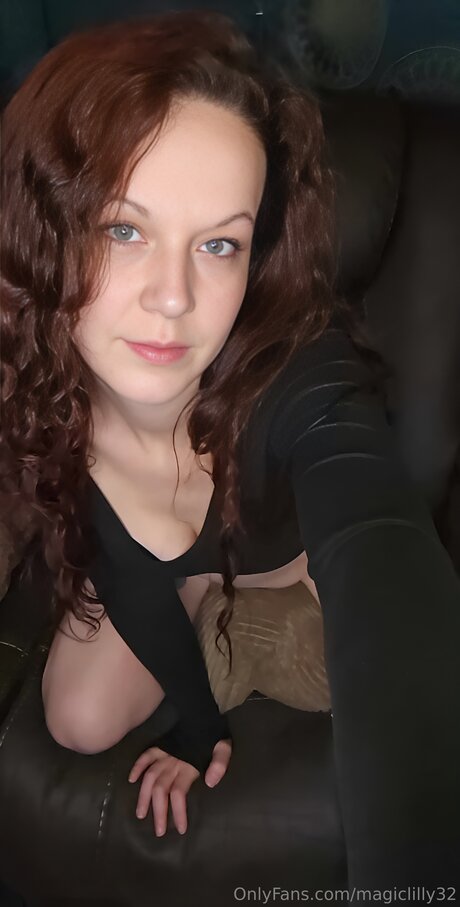 Magiclilly32 naked pornstar pics