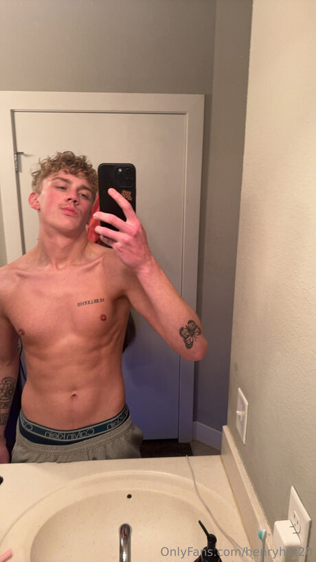 Henryhot20 erotic pornstar photo