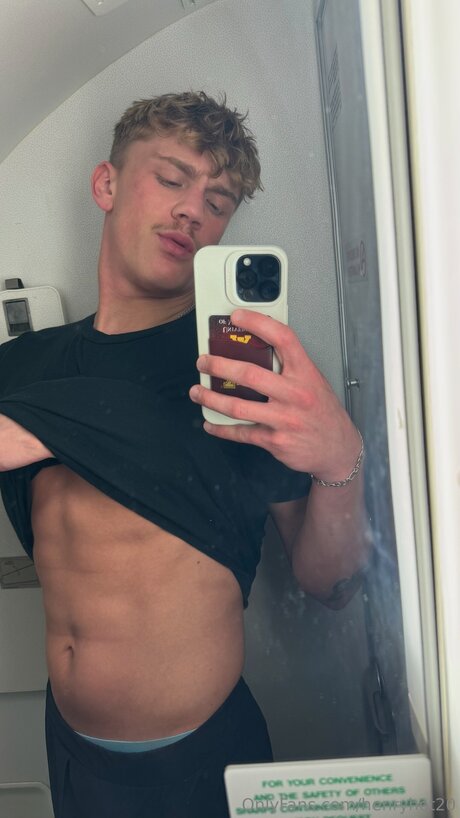 Henryhot20 model adult pic