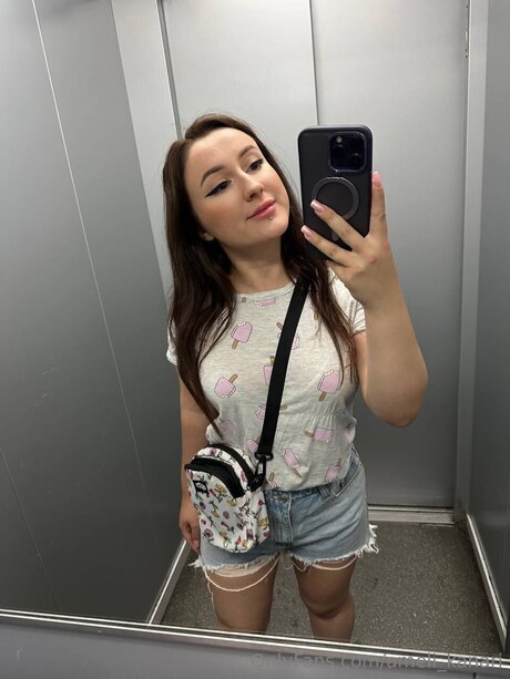 Ameli Kanari pornstar naked picture