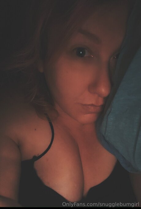 Snugglebumgirl nude model photos