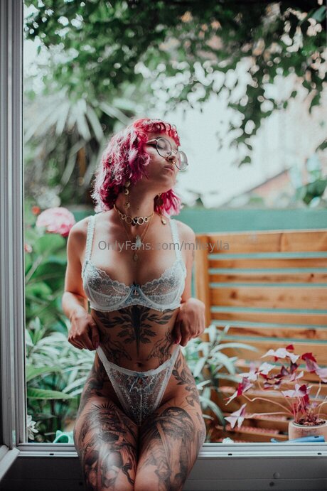 Mlleylla model free photo