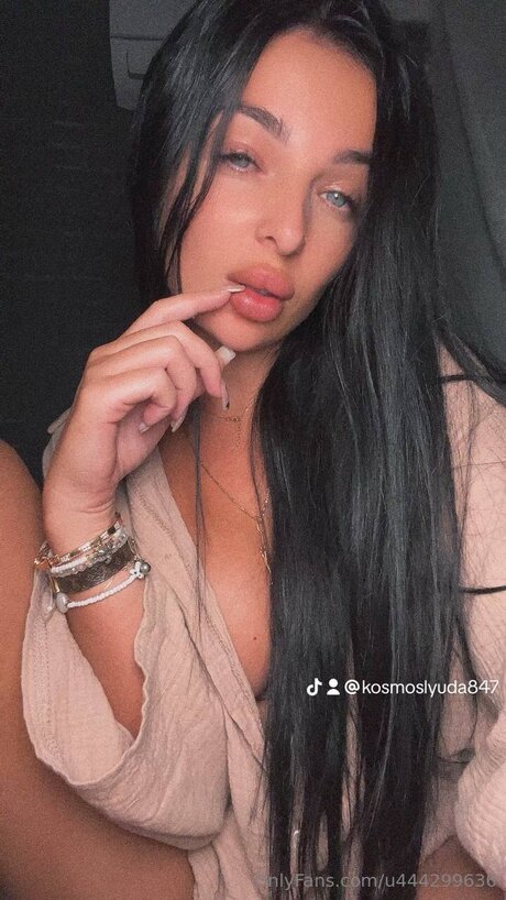 U444299636 pornstar top photos