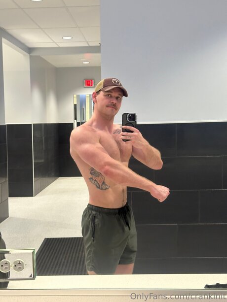 Crankinit pornographic model pic