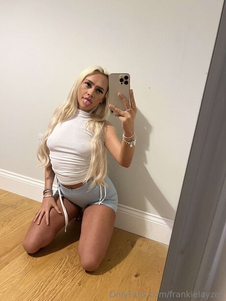 Frankielayzell beautiful pornstar pic