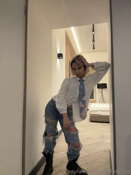 Little Evelyn pretty actress photo