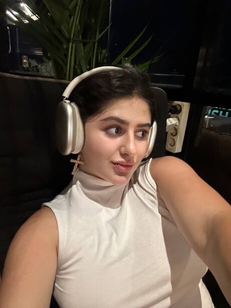 Kris Juicy model sex pics