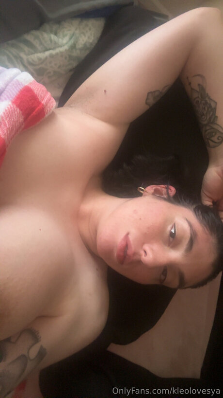 Kleolovesya model naked pic