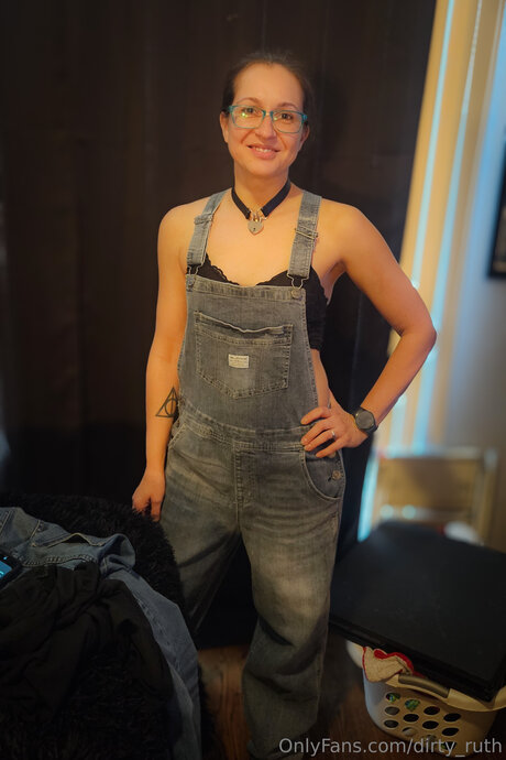 Dirty Ruth model erotic photos