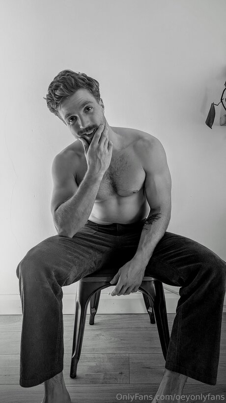 Oeyonlyfans art model pic