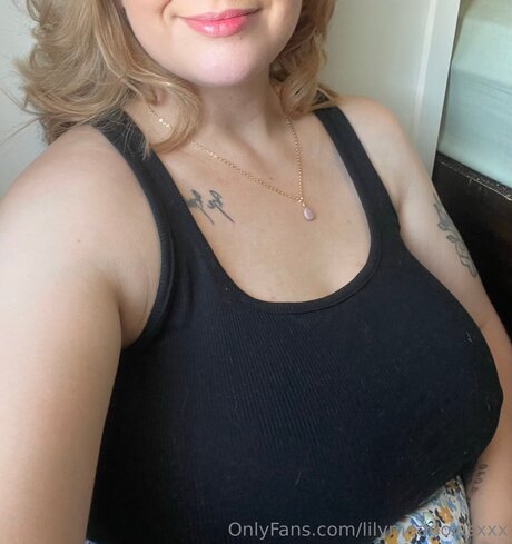 Lilymeadowsxxx pornstar hot photos