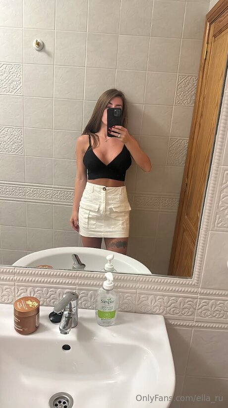 Ella Ru model art picture