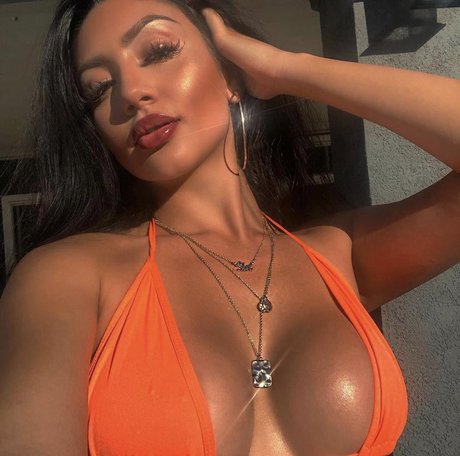 Cindyymm model nude picture