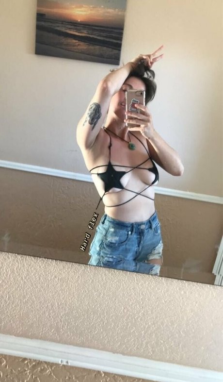 Lucyskyes pornographic actress photo