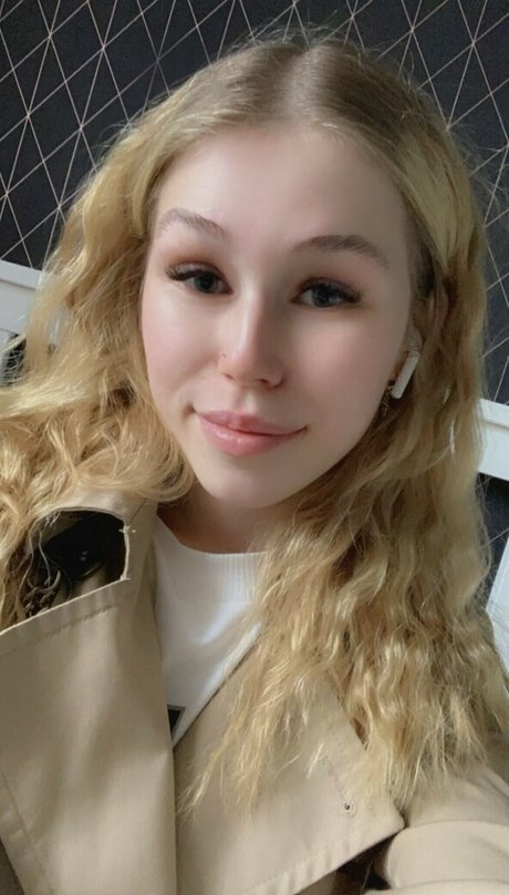 Mila Madness model top pic