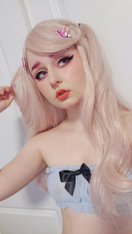 Peachie Sweetie nude model photo