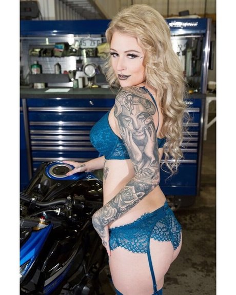 Flash Diamond hot actress photos