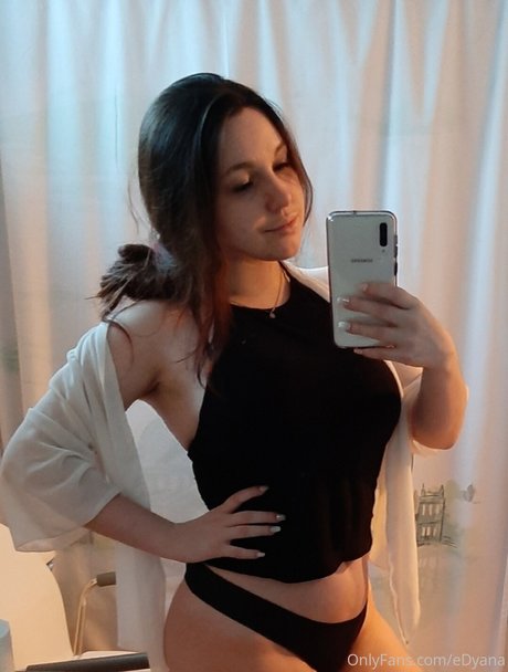 Junie Dyana sexy actress photos