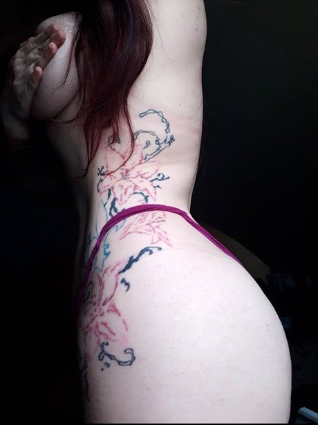 Junie Dyana naked pornstar image