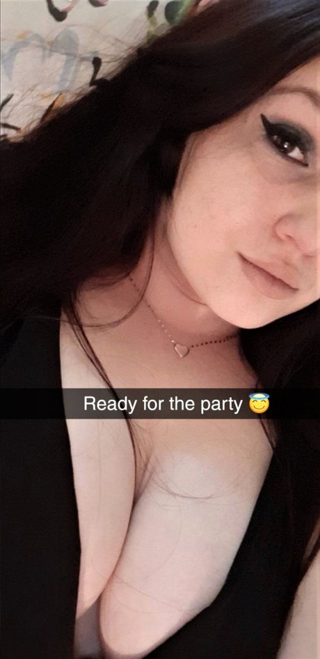 Junie Dyana model pornographic images